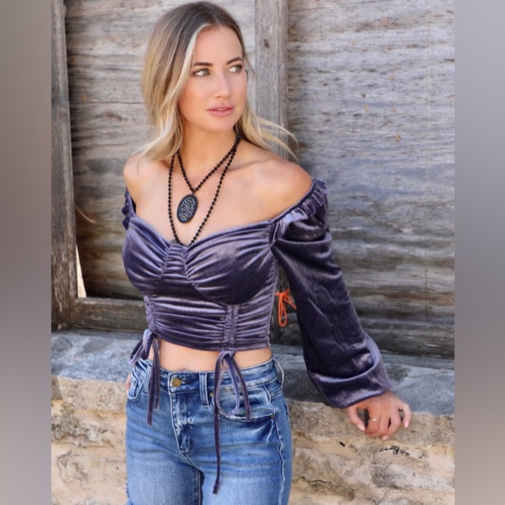 Lilac velvety ruched crop long sleeve blouse